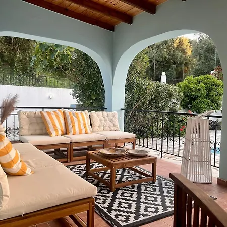 Vista - Pool & Sea View